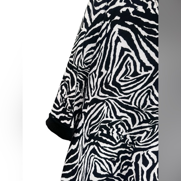 Chicos Travelers Dress Slinky Knit Size 1 Medium Black White Animal Print Vacay - Picture 2 of 5